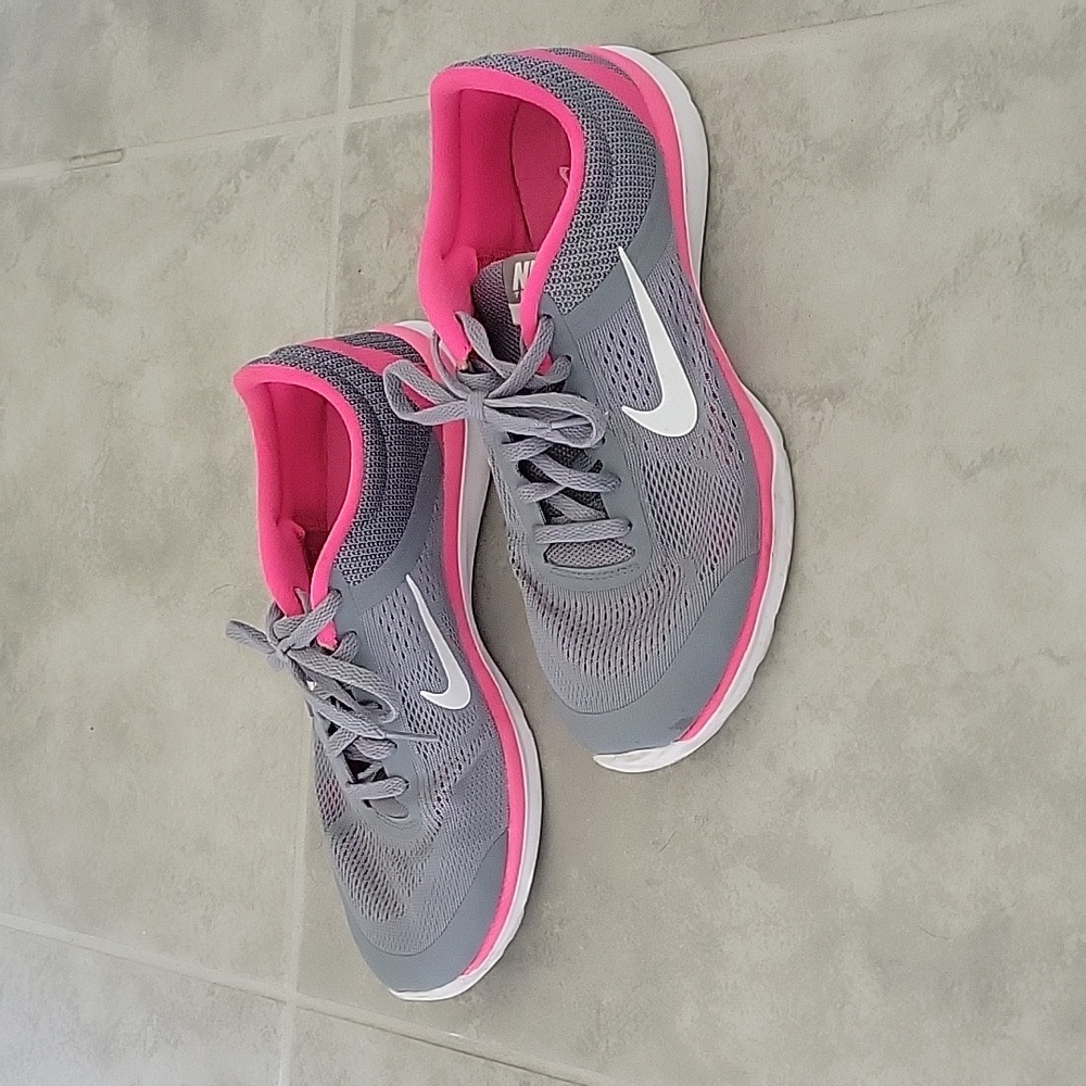 Nike In Season 5 Womens Sneaker Grey Pink Size 7.5